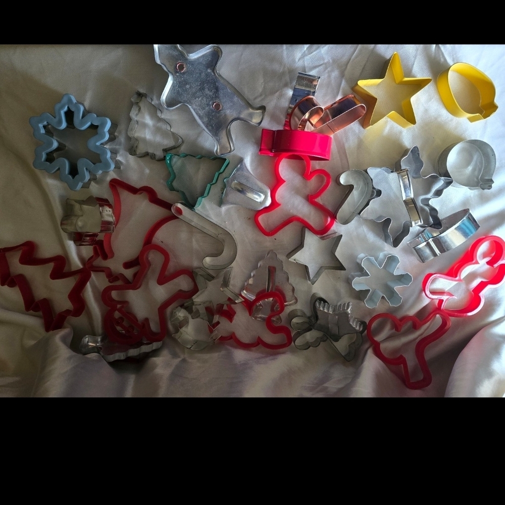 Source Unknown Multicolor Cookie Cutter Set